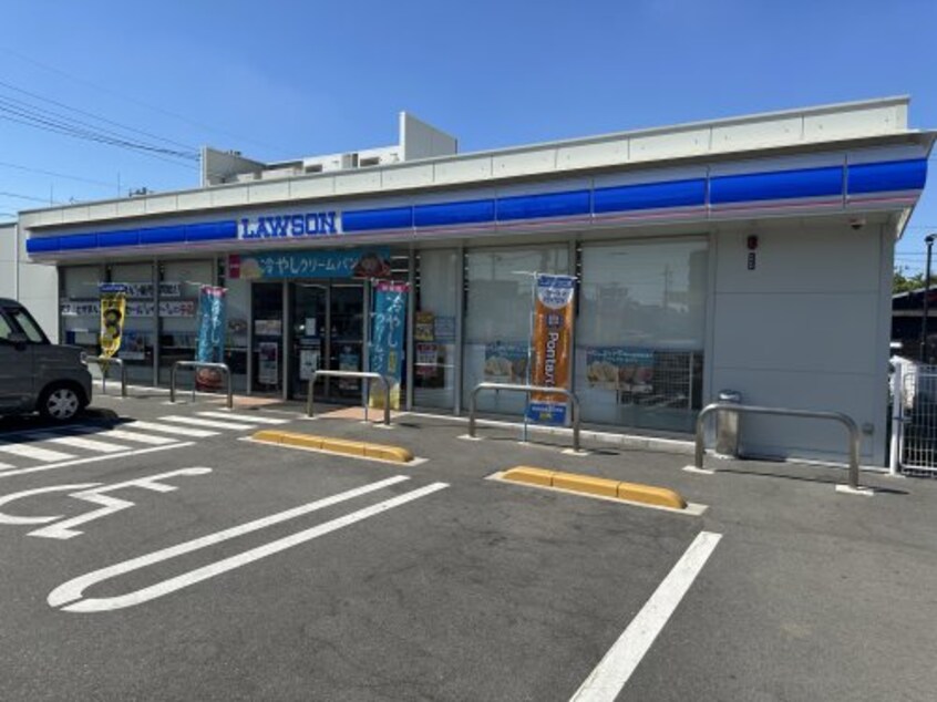 ローソン 南区港東通一丁目店(コンビニ)まで801m Lieben Villa(リーベンヴィラ)