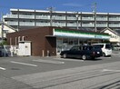 ファミリマート粕畠三丁目店(コンビニ)まで972m SpaceDOU
