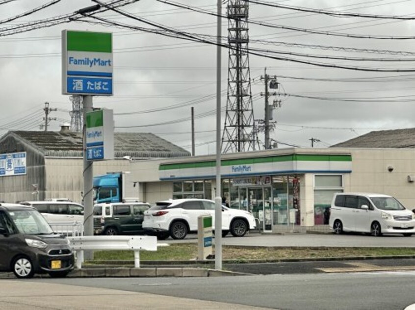 ファミリーマート緑寅新田店(コンビニ)まで1674m ボヌール