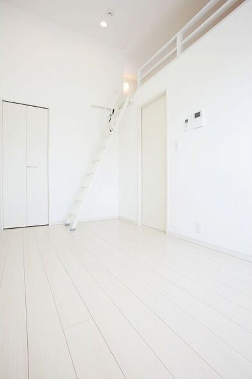 明るい色調の室内です charmant