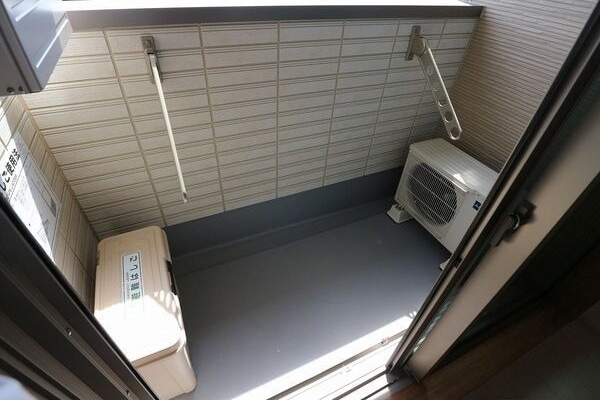 外からの目が気にならないバルコニーで洗濯物が干せます REGALEST観音
