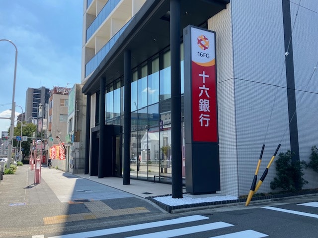 十六銀行桜山支店(銀行)まで1210m アーバンコート亀城