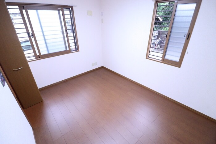 コンパクトで使いやすい洋室です ＺＯＮＥ亀城　Ａ