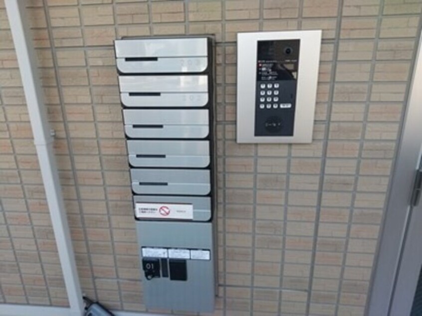 落ち着いたエントランスです レジデンス大府駅クロス