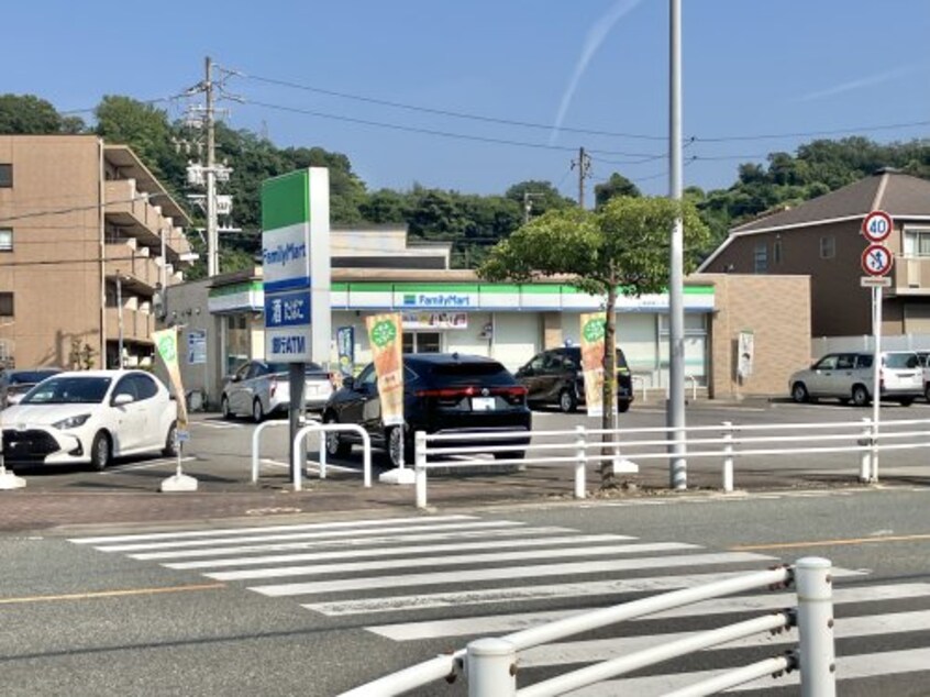 ファミリーマート東海荒尾インター東店(コンビニ)まで766m リアン