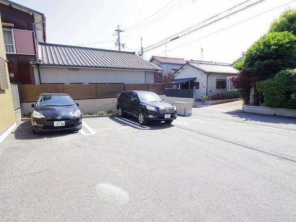 駐車場完備です アーバンコート亀城