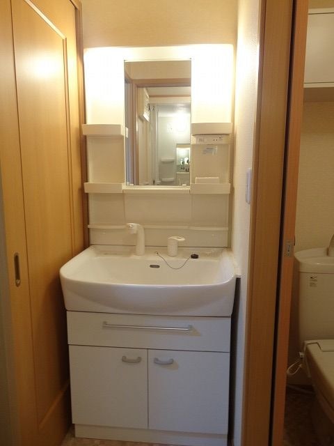 コンパクトで使いやすい洗面所 カームリーⅠ