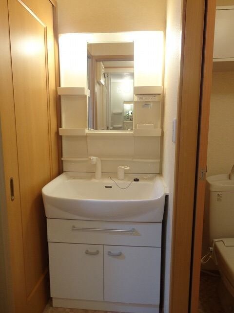 コンパクトで使いやすい洗面所 カームリーⅠ