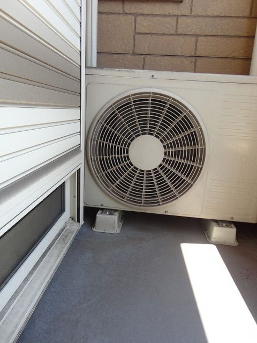 バルコニーからの眺めを楽しみながら食事をしませんか カームリーⅠ