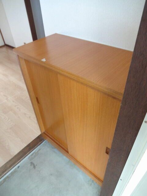 収納もある玄関です ヴァンベール二番館