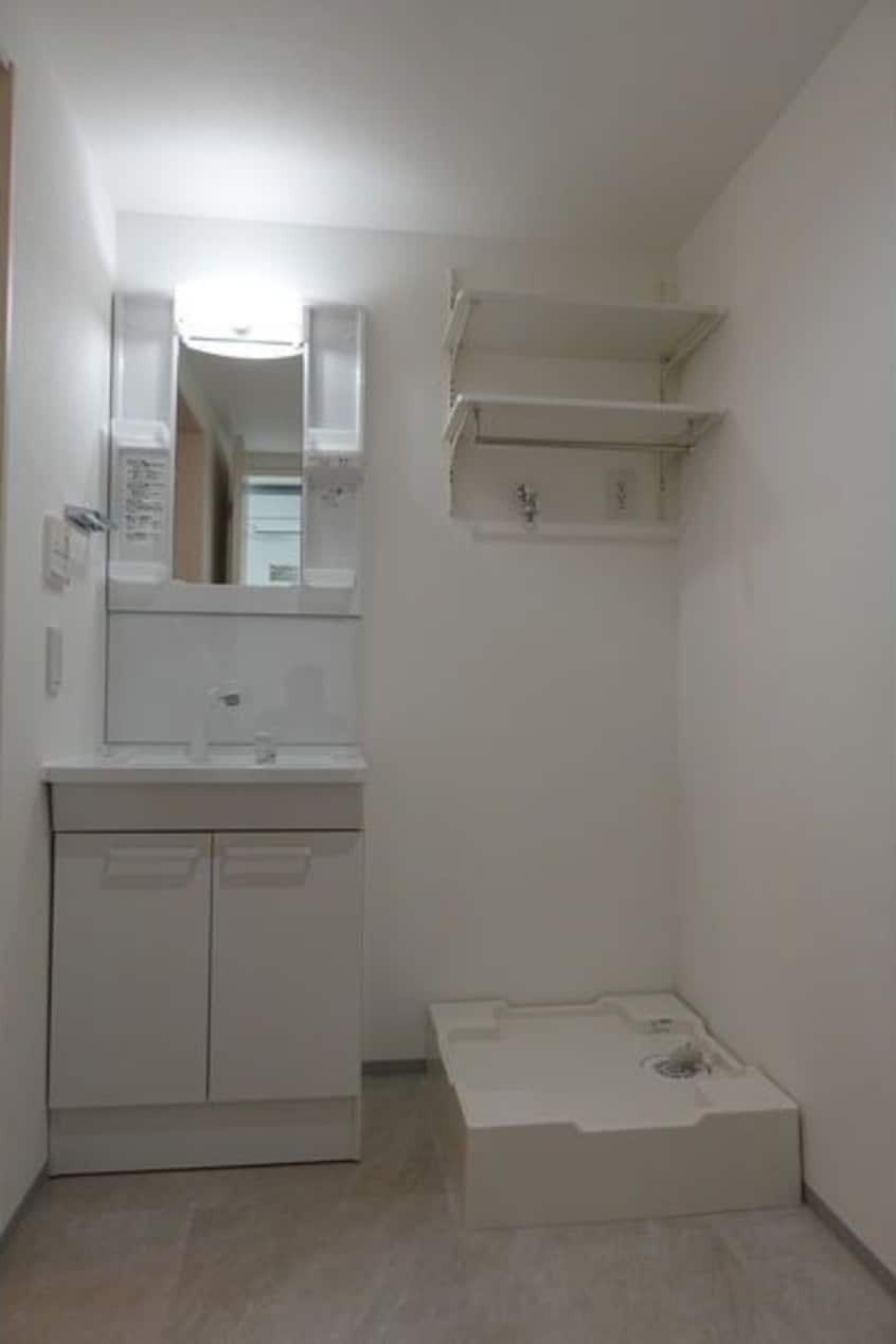 ゆったりとスペースのある洗面所 メイクスR道徳公園Ⅱ