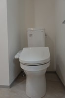 ゆったりとした空間のトイレです メイクスR道徳公園Ⅱ