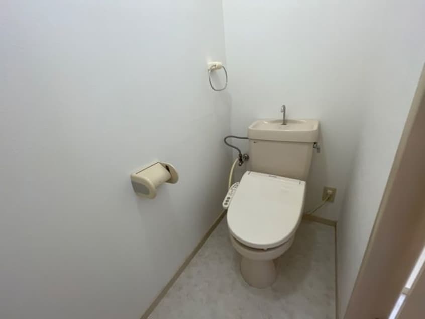 ゆったりとした空間のトイレです エクセルハイム