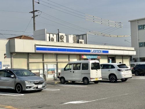 ローソン南区芝町店(コンビニ)まで327m 第6田中ビル