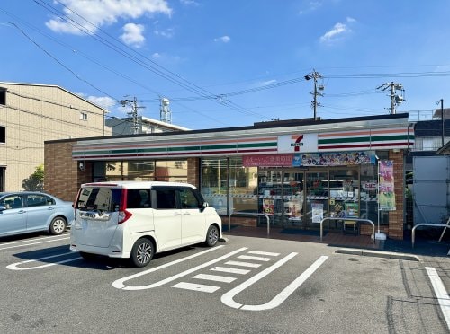 セブン-イレブン 名古屋弥富通５丁目店(コンビニ)まで2299m Bonne ChanceⅡ(ボンヌシャンスツー)