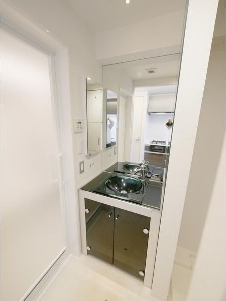 明るい洗面所です 弥富通ライズ