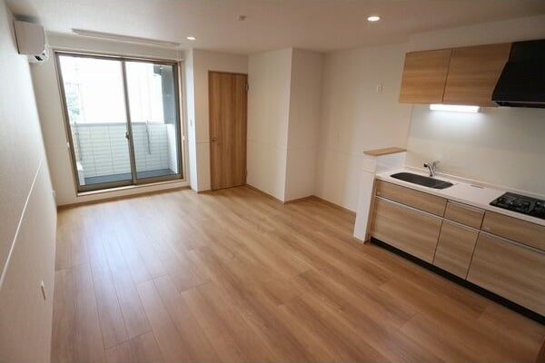 こちらの居間で趣味の時間をお楽しみください REGALEST三番町