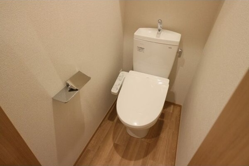 シンプルで使いやすいトイレです REGALEST三番町