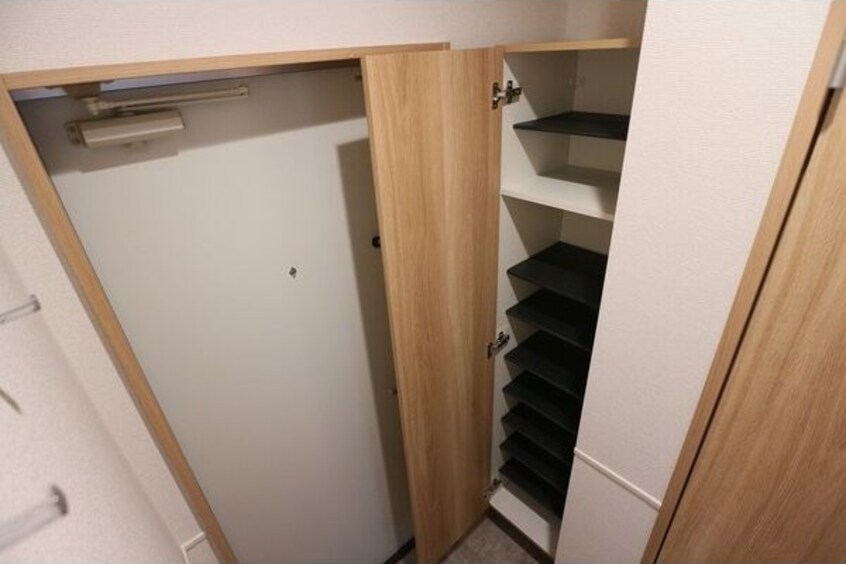 シンプルで使いやすい玄関です REGALEST三番町