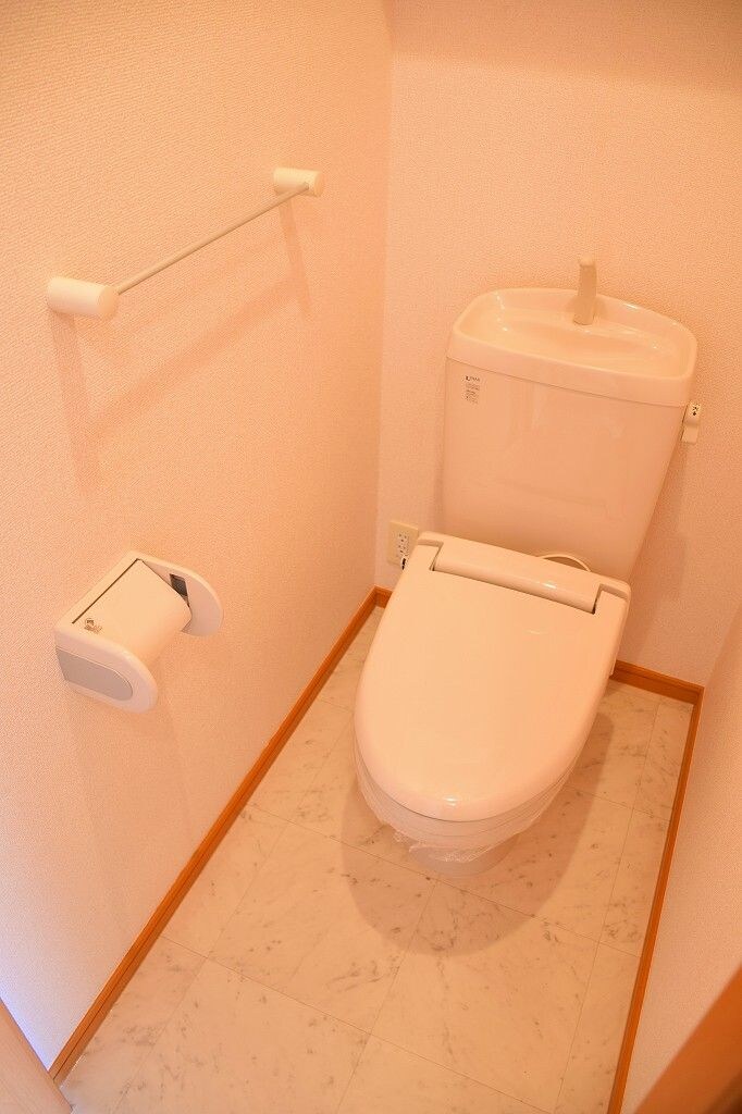 落ち着いた色調のトイレです フォルシュ　Ｇ