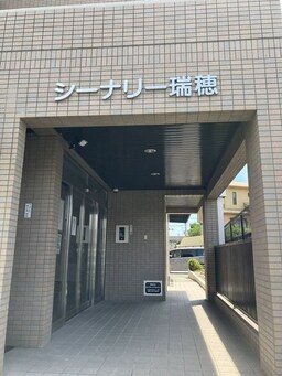 清潔なエントランスです