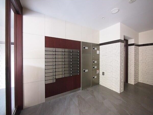 落ち着いたエントランスです オルソパール伝馬