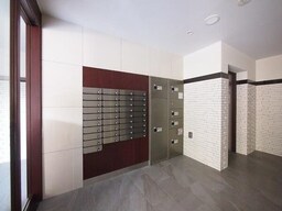 落ち着いたエントランスです