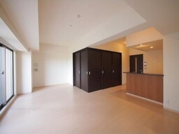 ゆったり過ごせる居間です