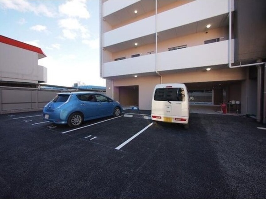 駐車場完備です オルソパール伝馬