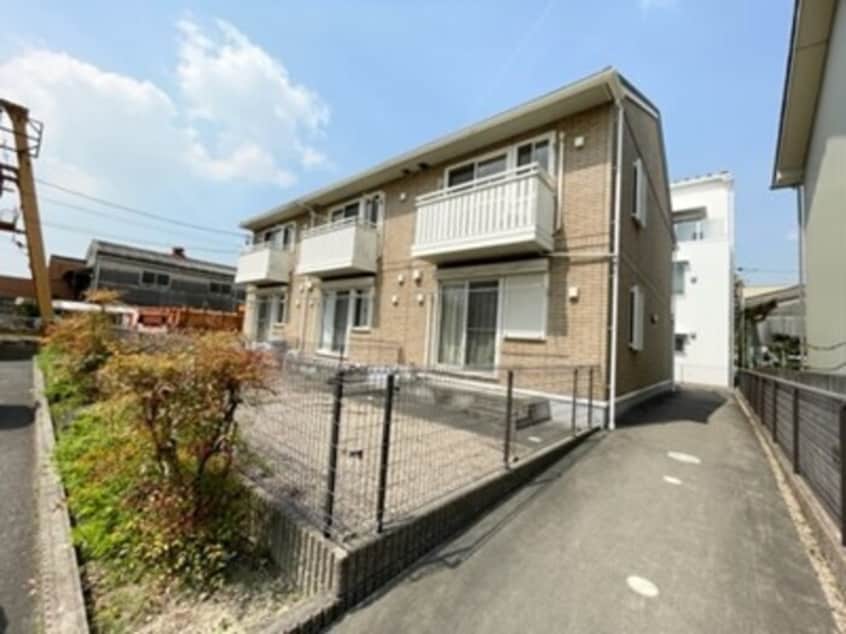 落ち着いた雰囲気の外観です サンモール南野