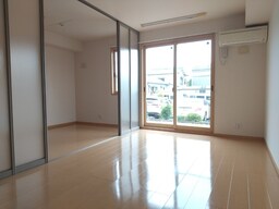 こちらの居間で趣味の時間をお楽しみください