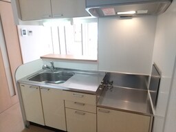 コンパクトなキッチンで掃除もラクラク