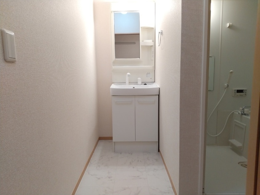 ゆったりとスペースのある洗面所 サンモール南野