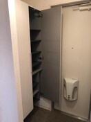 収納もある玄関です グランディールⅡ