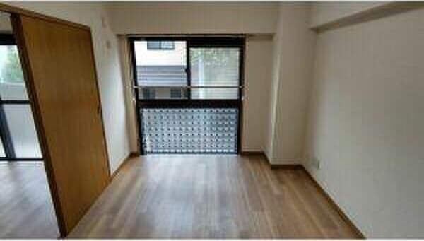 落ち着いた色調の洋室です ラルス瑞穂