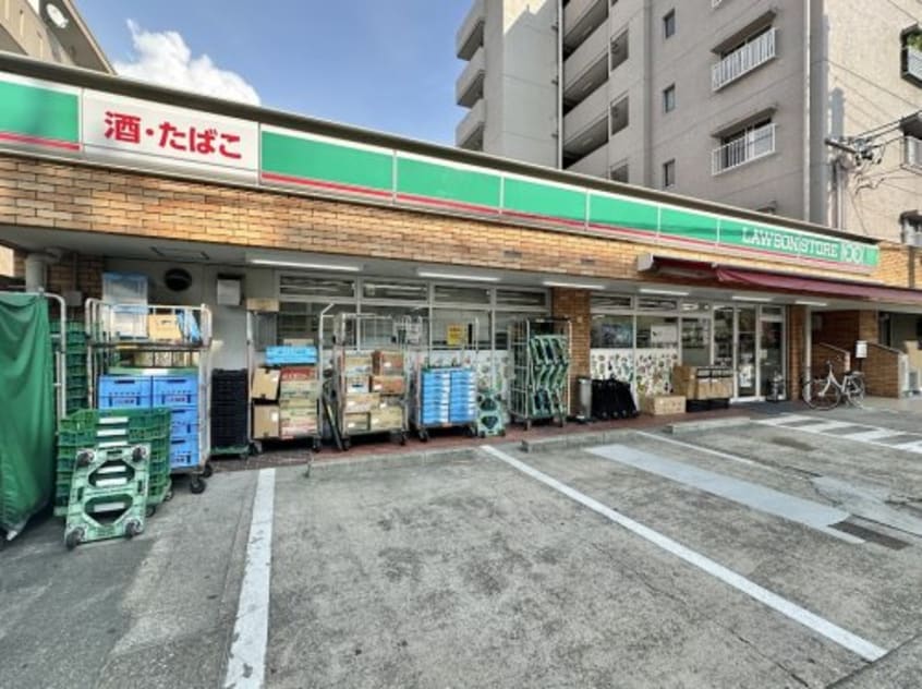 ローソンストア100鶴里店(コンビニ)まで740m CRASTINE芝町