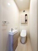 落ち着いた色調のトイレです 瑞穂区春山町戸建