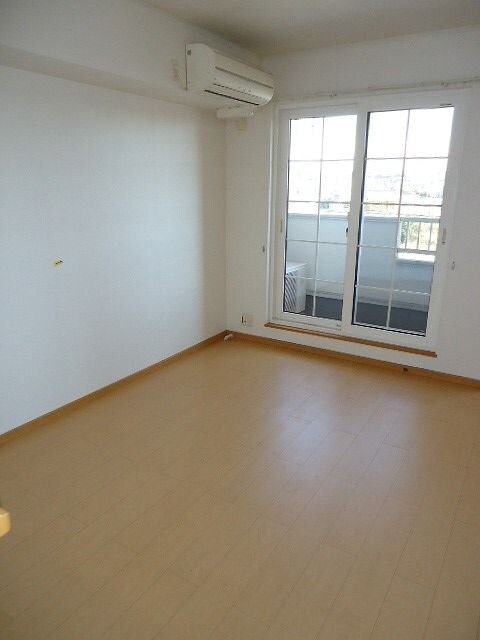 こちらの居間で趣味の時間をお楽しみください ＥＭＥＲＡＬＤ　Ⅰ