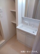 ゆったりとスペースのある洗面所 パーシモンⅡ