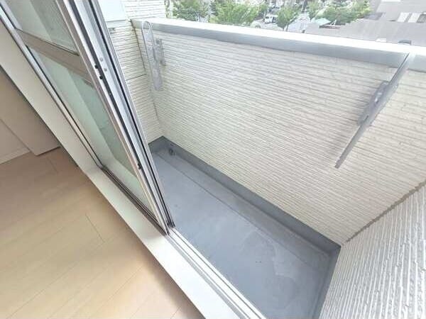 バルコニー付きです ディアコート鶴里