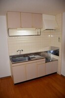 キッチンでお料理をお楽しみください ハイツ江端