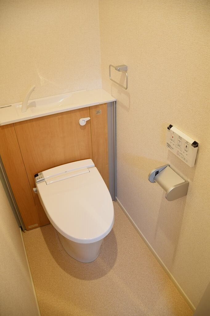 コンパクトで使いやすいトイレです エクレール南野
