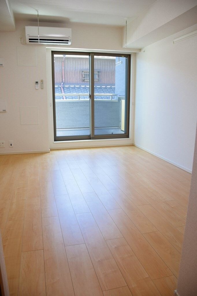 落ち着いた色調の洋室です エクレール南野