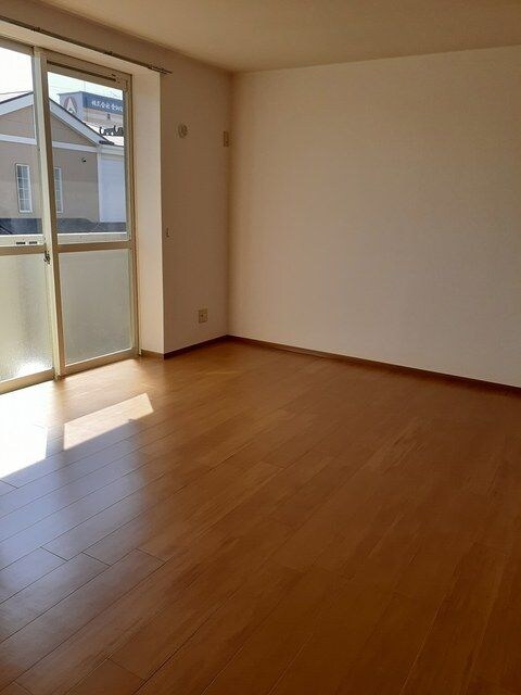 ゆったりとした居間です エントピア名和北Ａ