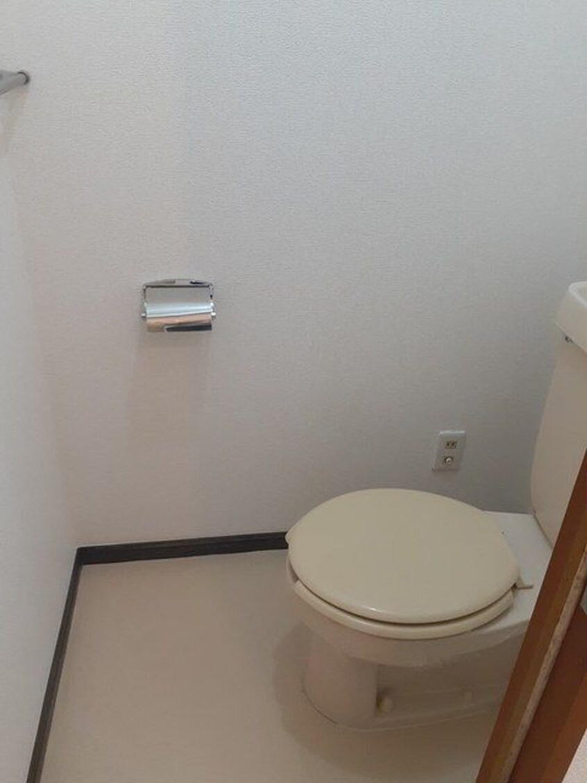 シンプルで使いやすいトイレです ブルージュ名和