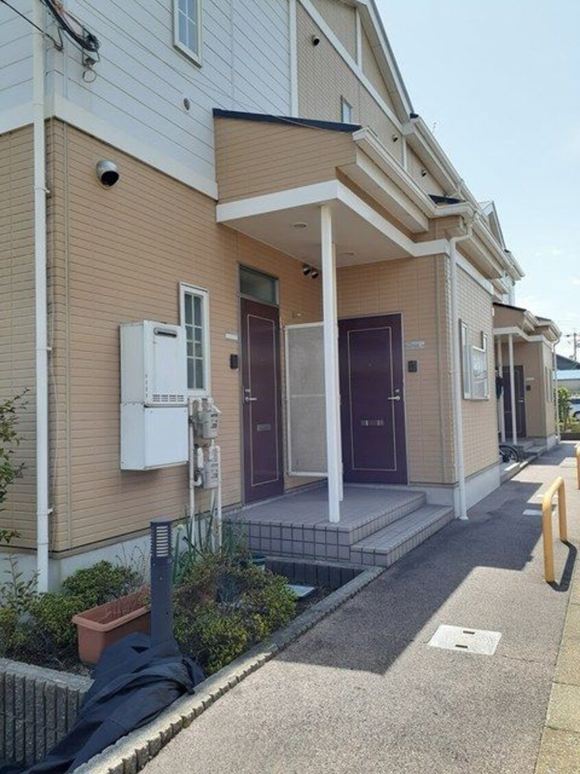 毎日通るエントランスはこのようになっています エントピア名和北Ｃ