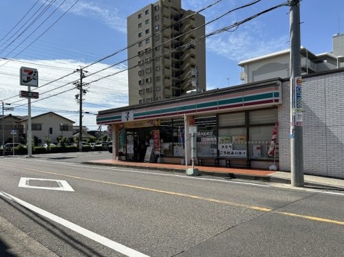 セブンイレブン名古屋中汐田店(コンビニ)まで1015m ハイグランド大高