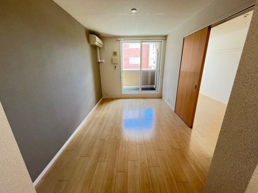 おしゃれな居間です エバーガーデン鳴尾