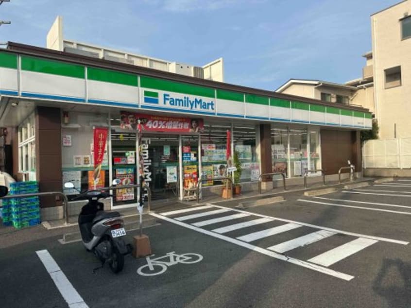 ファミリーマート 呼続二丁目店(コンビニ)まで567m アヴェルタージュみずほ