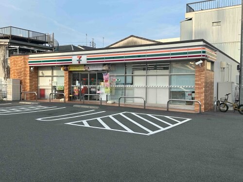 セブン-イレブン 名古屋呼続１丁目店(コンビニ)まで699m Loup de Mer堀田　